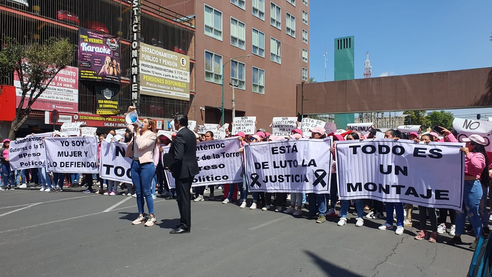 Protesta a favor de Cuauhtémoc Gutiérrez de la Torre