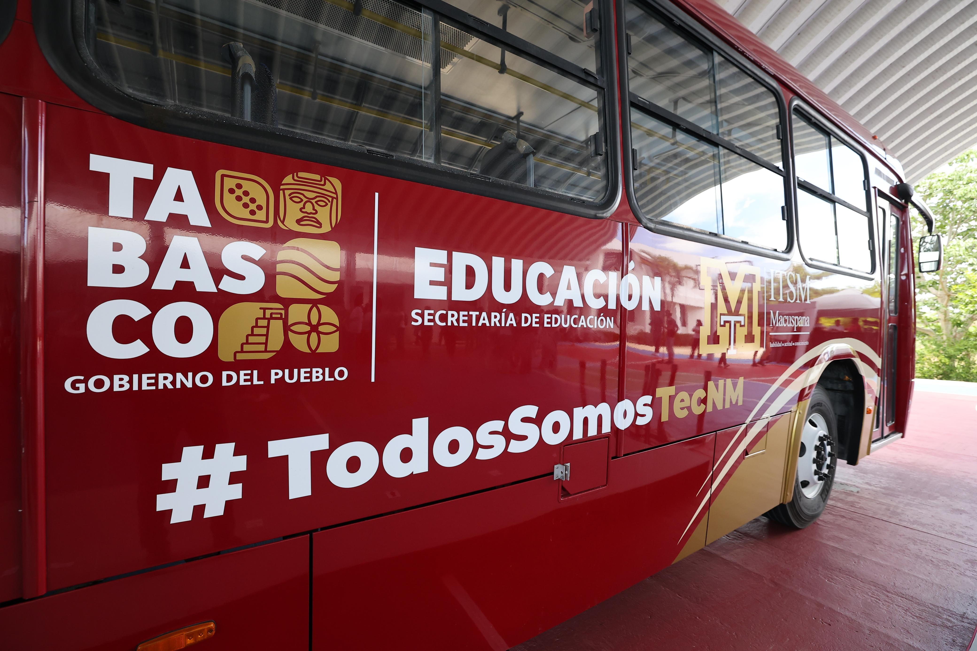 Javier May renueva transporte de universidades tecnológicas en Tabasco.