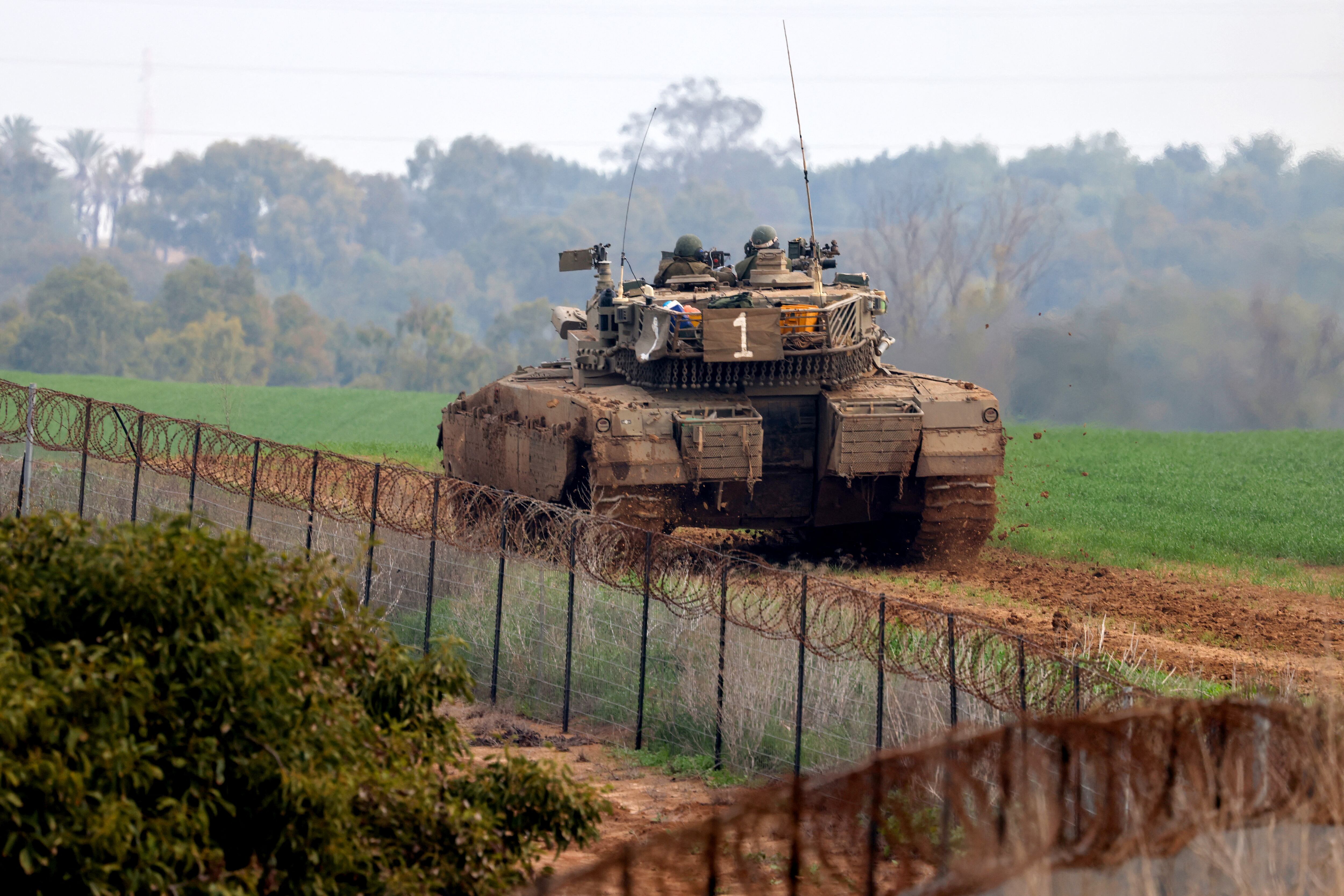 Tanque del Ejército de Israel en la frontera con la Franja de Gaza