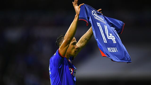 Uriel Antuna celebra su doblete con Cruz Azul