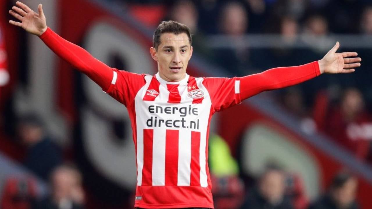 Guardado en su partido contra el PSV.