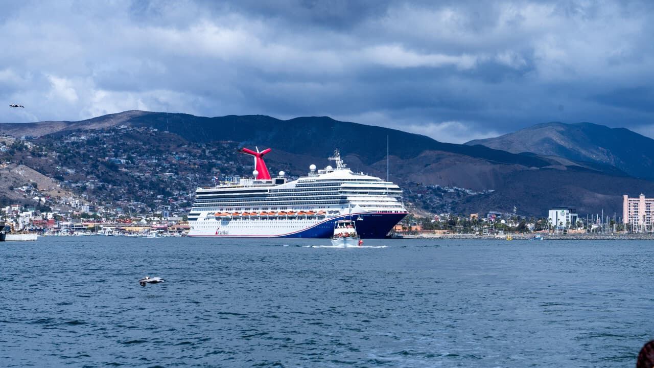 Marina del Pilar celebra récord de más de un millón de cruceristas en Ensenada.