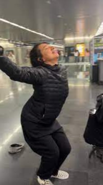 VIDEO: Flor Amargo saca los pasos prohibidos en el metro de Barcelona y ya la andan criticando