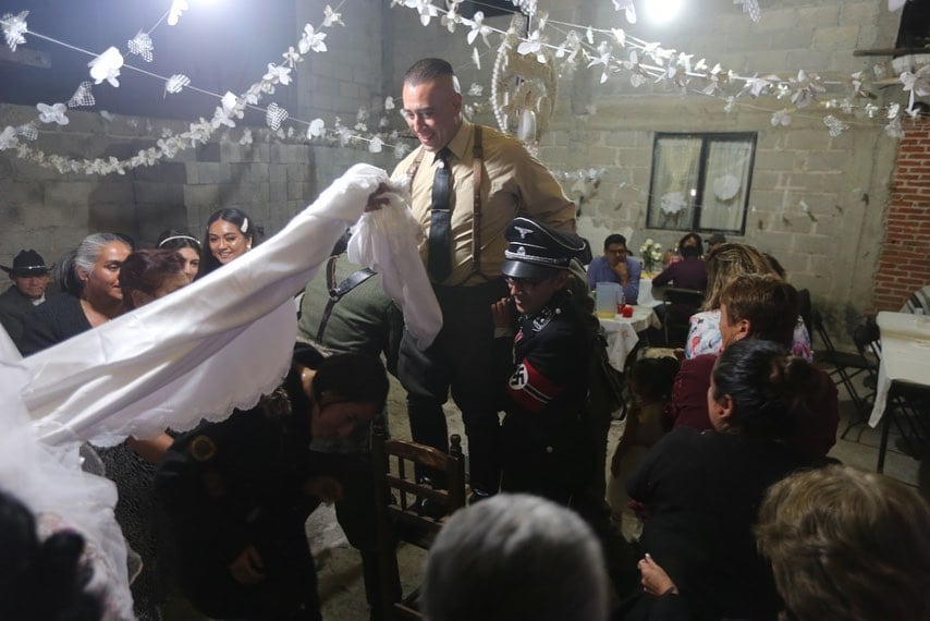 Se casan en boda con temática 'nazi' en Tlaxcala