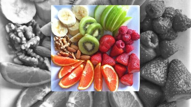 Algunos de los alimentos transgénicos más comunes son: la soja, el tomate, el maíz, la calabaza, la canola y la leche.