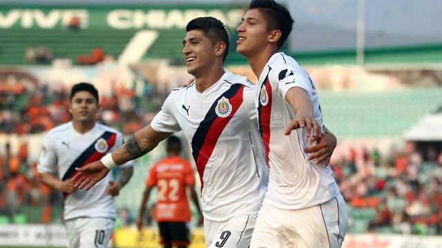 Pulido celebra junto a Zaldívar.