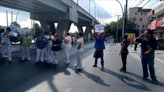Protesta en clínica 25 del IMSS