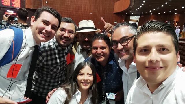 Lord Molécula y sus amigos estuvieron presentes en la sesión de la reforma eléctrica