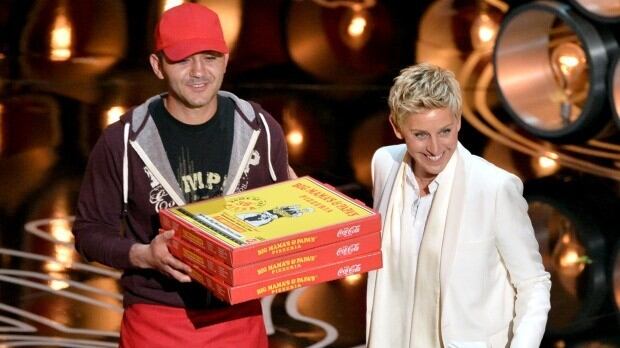 Edgar, el repartidor de pizza en Los Oscar visita a Ellen DeGeneres en su programa