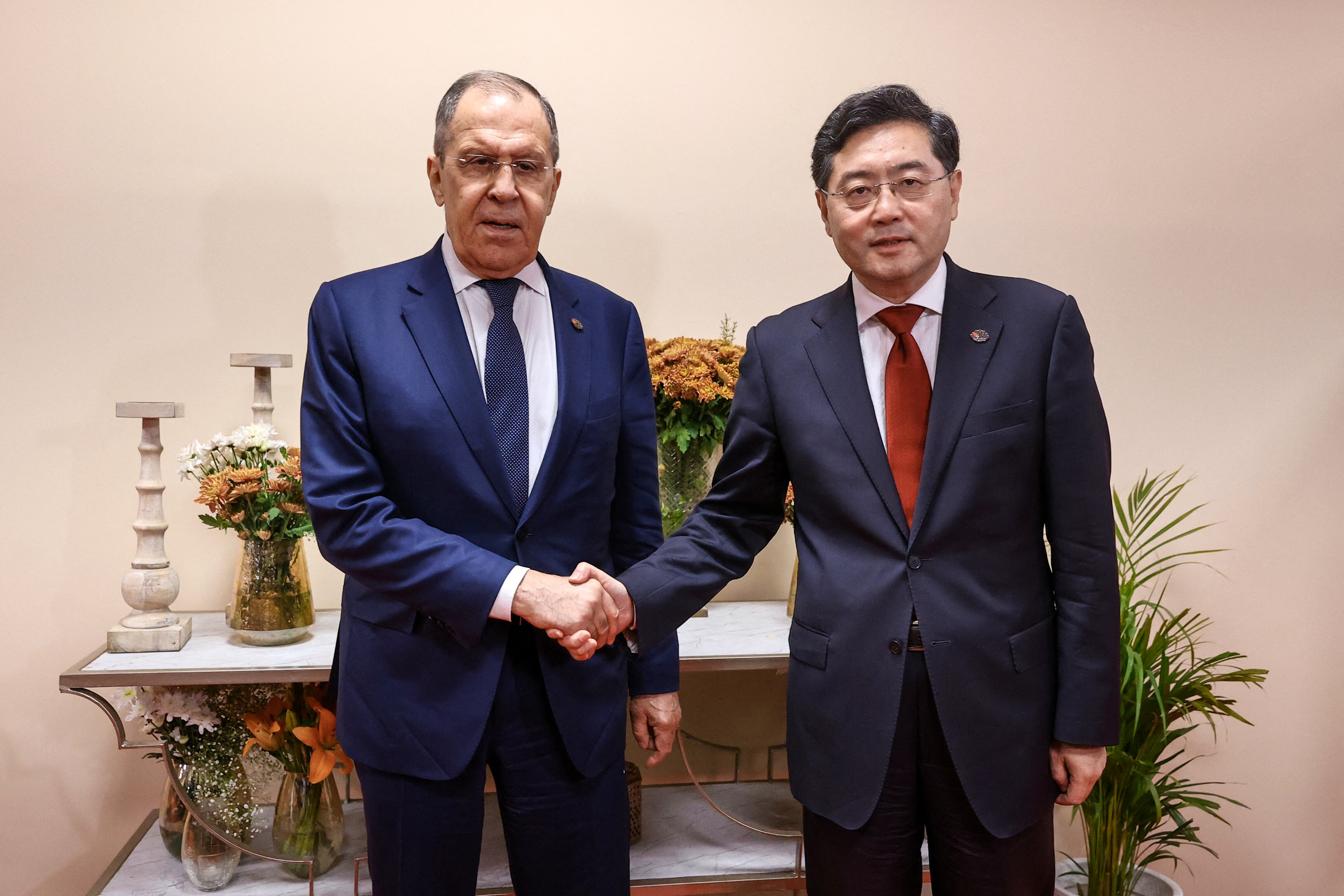 Ministros de Rusia, Serguéi Lavrov, y China, Qin Gang en reunión del G20