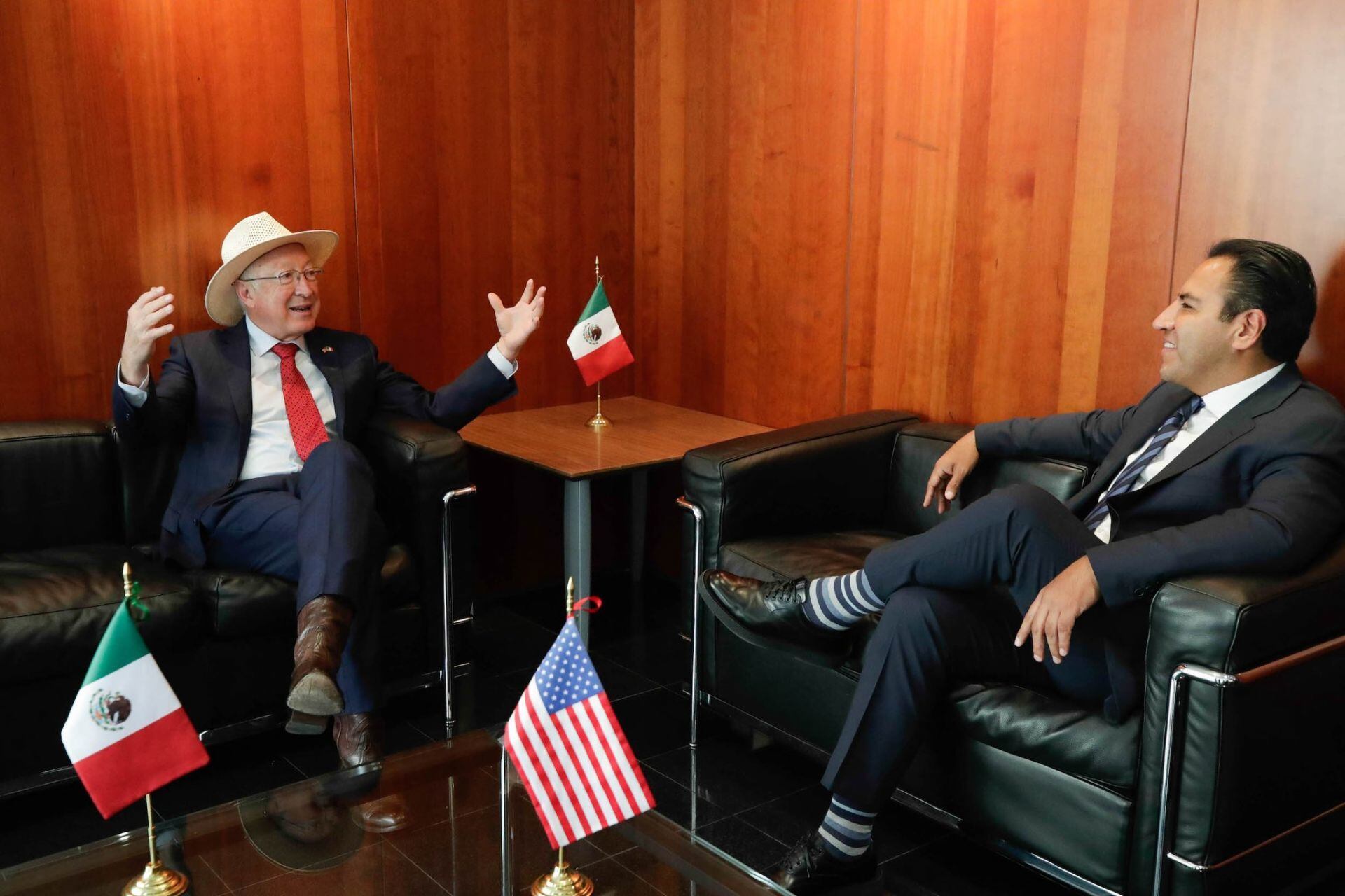 Kenneth Lee Salazar, embajador de EE.UU fue recibido por Eduardo Ramírez coordinador del Grupo Parlamentario de Morena durante su visita a la Cámara de senadores