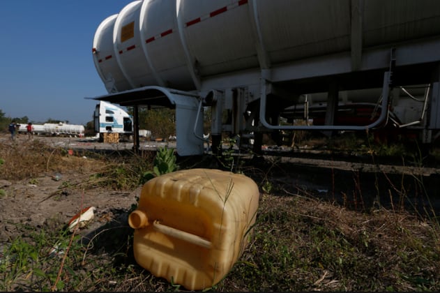 Quizá, si el petróleo mexicano hubiera sostenido al Mundo desde 1938, se hubieran evitado infinidad de guerras, incluyendo la Segunda Mundial, la de Irán, Irak, Libia, el Golfo Pérsico y la actual absurda e inhumana de Siria, tierra natal de mi abuelo paterno y de mis 8 bisabuelos.