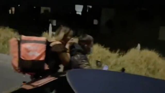 Encuentra el amor en un chófer de Uber Moto