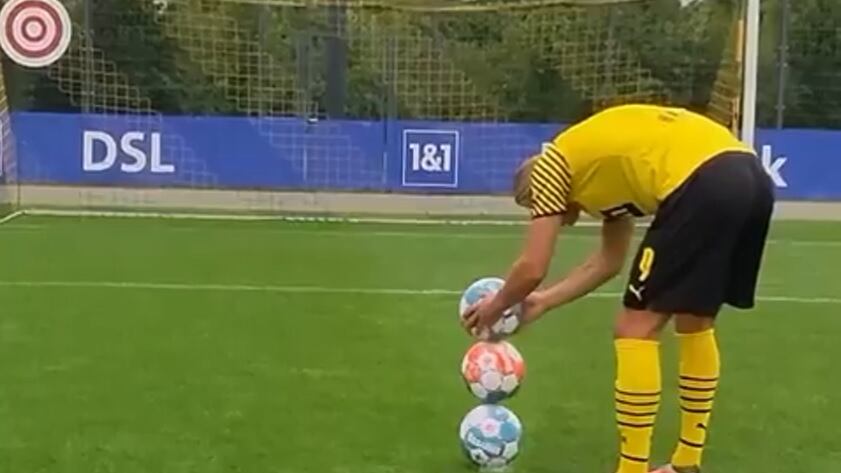 Erling Haaland demuestra su puntería perfecta en brutal entrenamiento