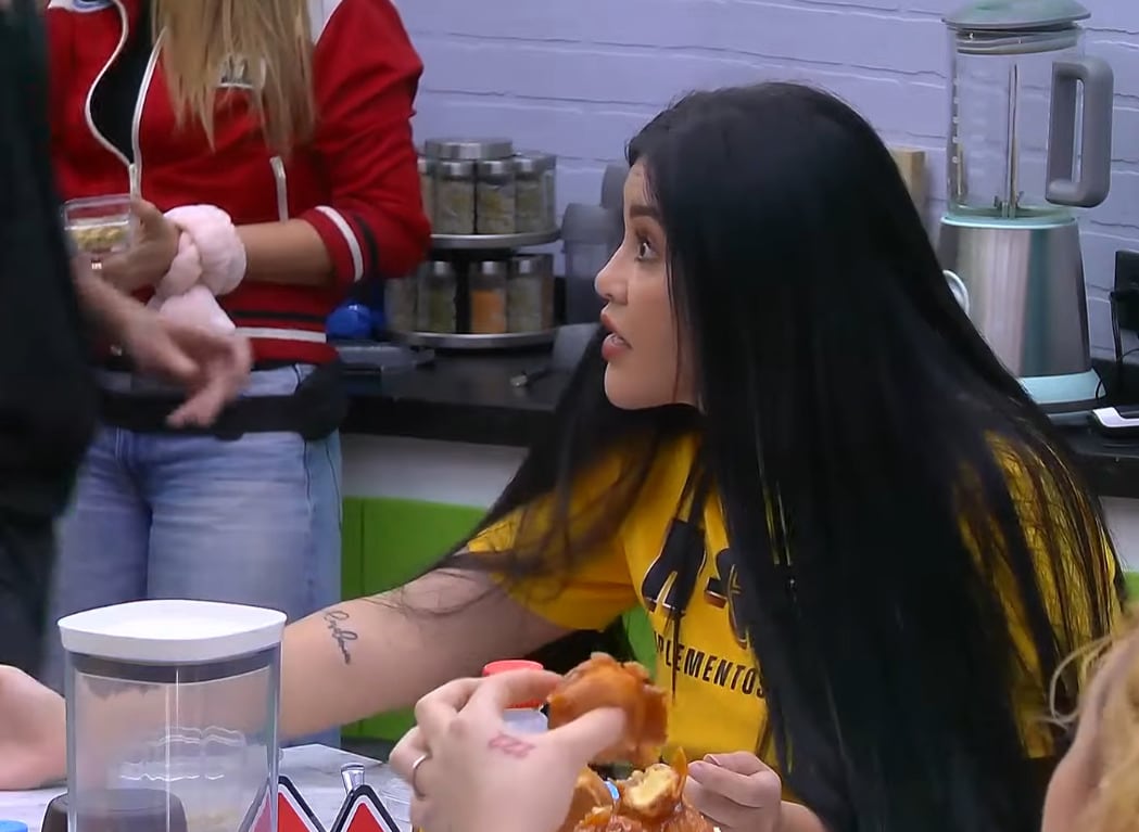 Gomita peleando con Gala Montes en La Casa de los Famosos México 2024.