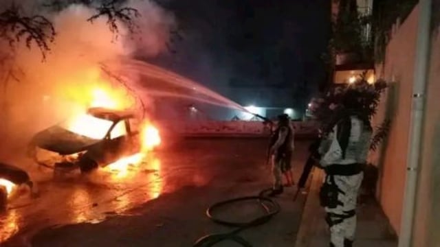 Queman vehículos en Chilpancingo, Guerrero; matan a un hombre