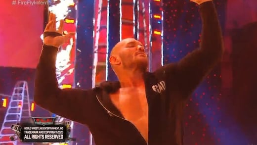 WWE: Randy Orton prende en llamas a su contrincante