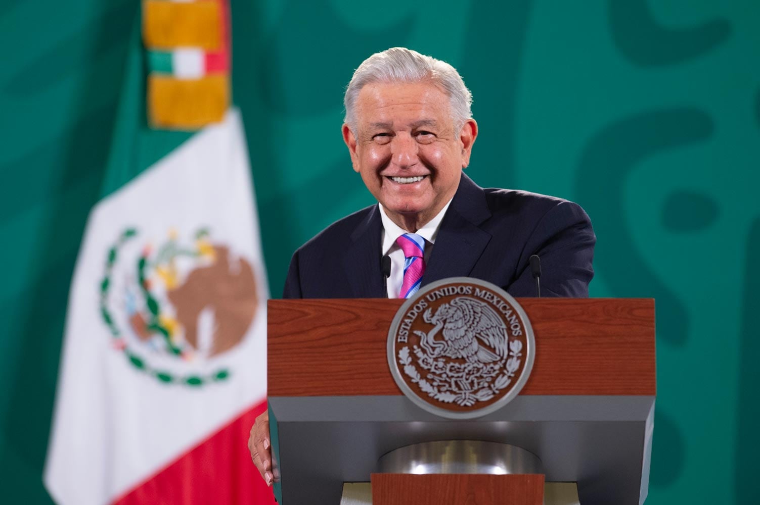 AMLO aseguró que la COFECE solo está de adorno