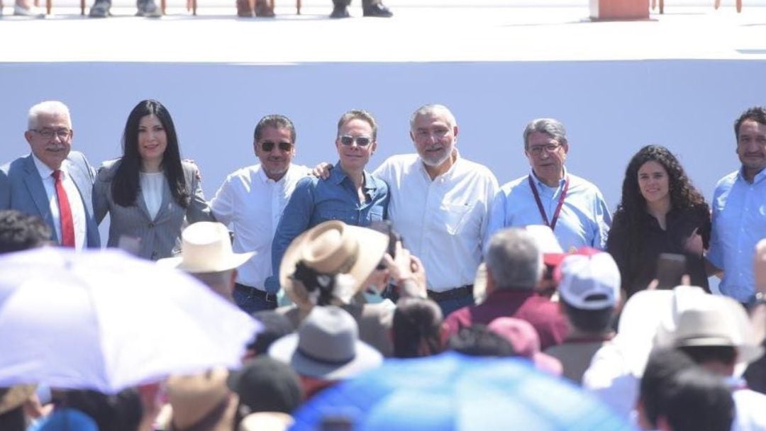 Foto de los líderes de Morena que le dieron la espalda a Claudia Sheinbaum en el Zócalo CDMX