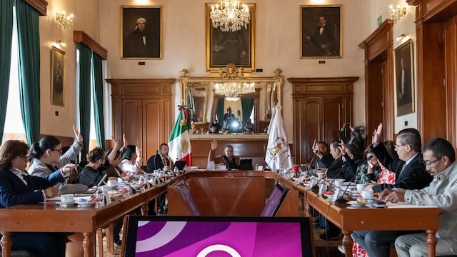 Toluca anuncia pago integral a servidores públicos y aumento salarial para 2026.
