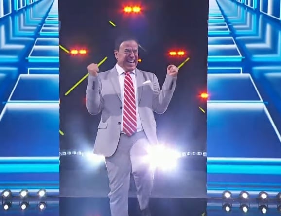 Mario Bezares celebrando haber ganado La Casa de los Famosos 2024.