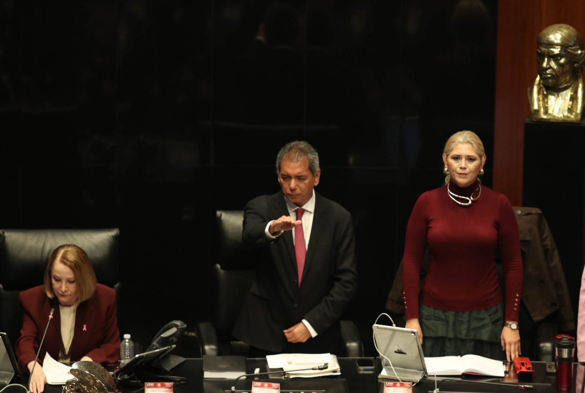 Édgar Amador, secretario de Hacienda, durante su comparecencia en el Senado
