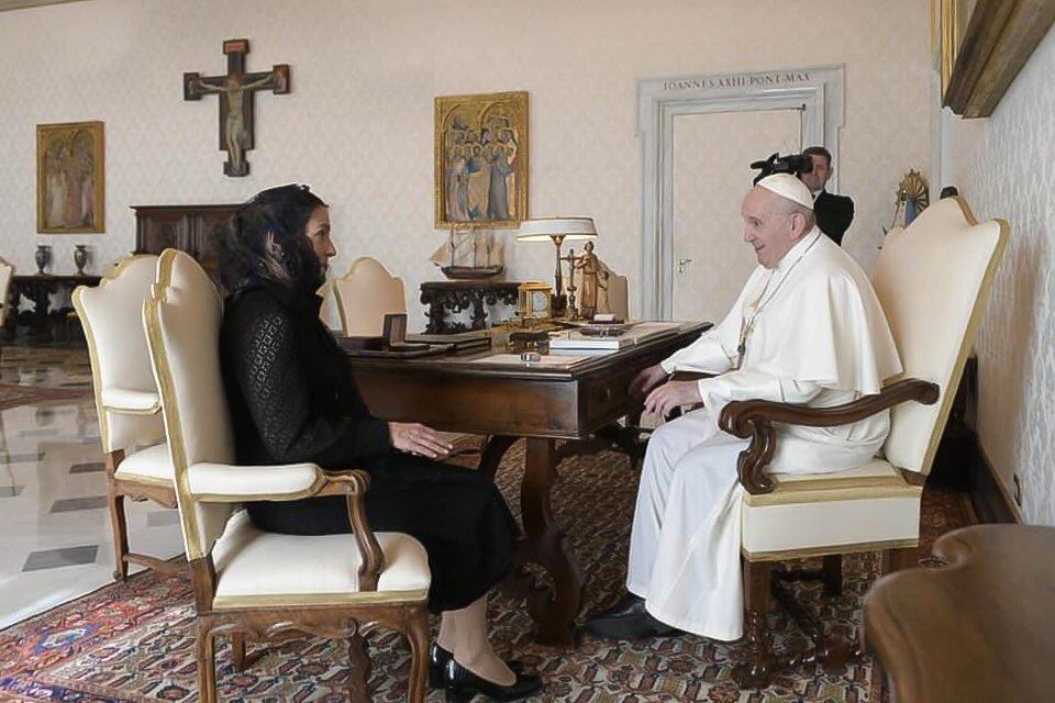 Beatriz Gutiérrez y el papa