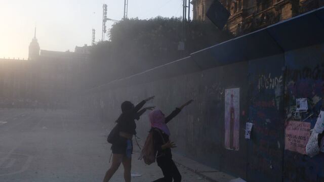 Protesta del 8M llegó a vallas de Palacio Nacional y la Catedral Metropolitana