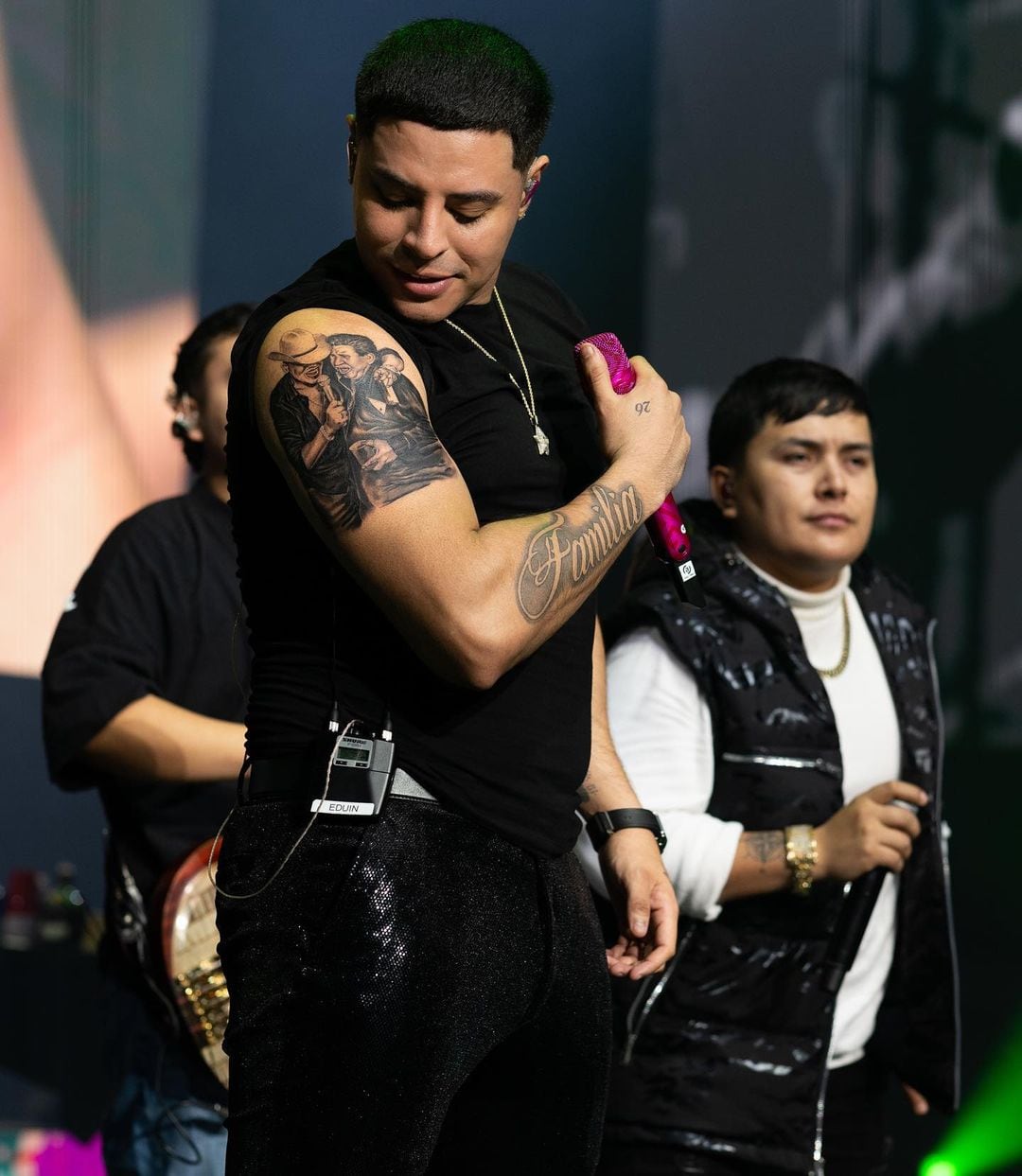 Eduin Caz estrena tatuajes