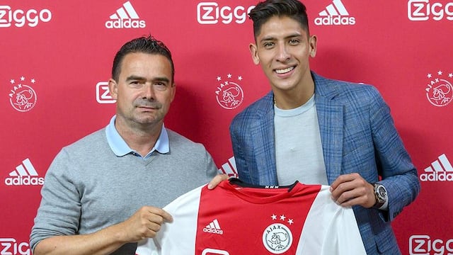 Edson Álvarez posó con la camiseta de su nuevo equipo.