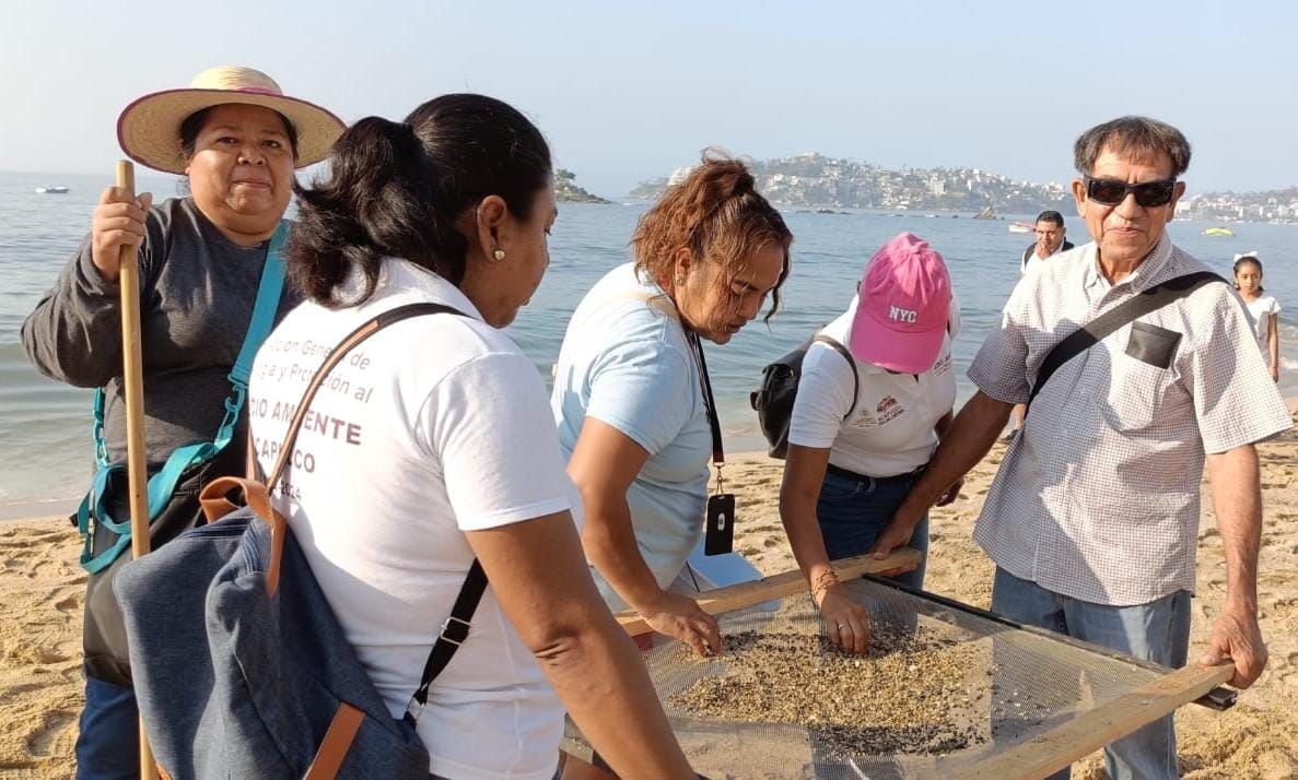 Limpieza del gobierno municipal en playas de Acapulco