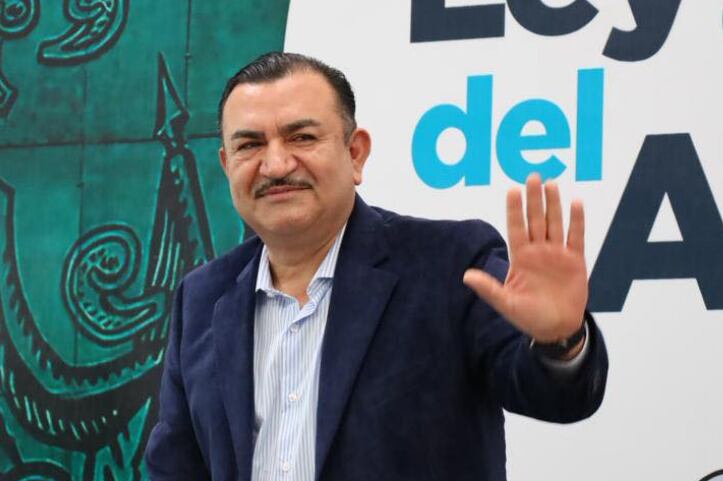 Tony Meléndez, cantante y diputado por el PRI