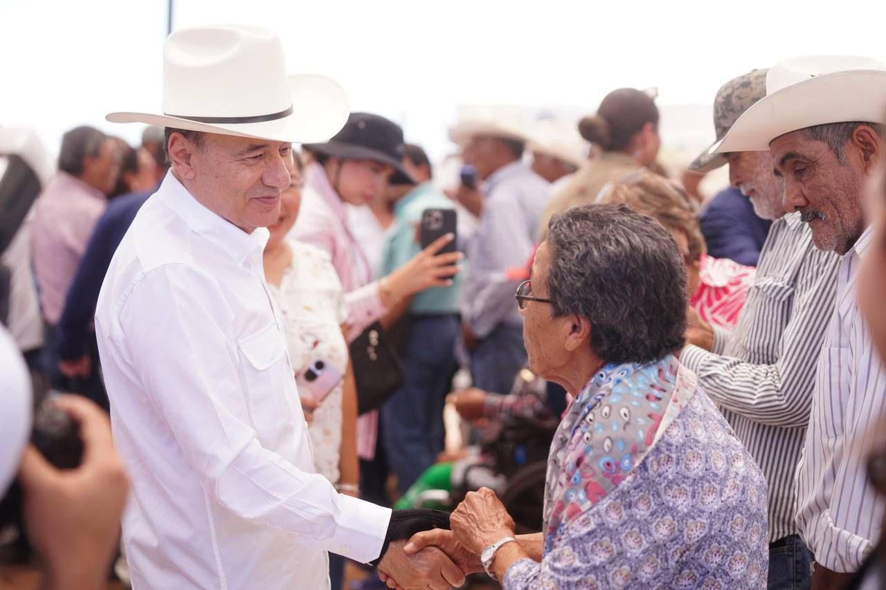 Alfonso Durazo anuncia que incrementará presupuesto para obra pública en municipios de Sonora.
