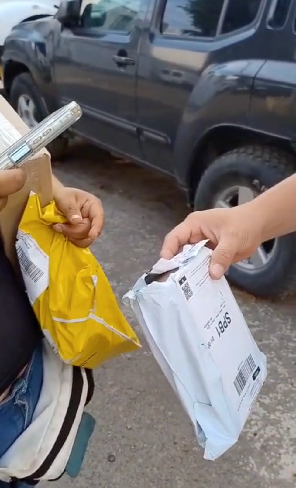 Paquete abierto de Mercado Libre