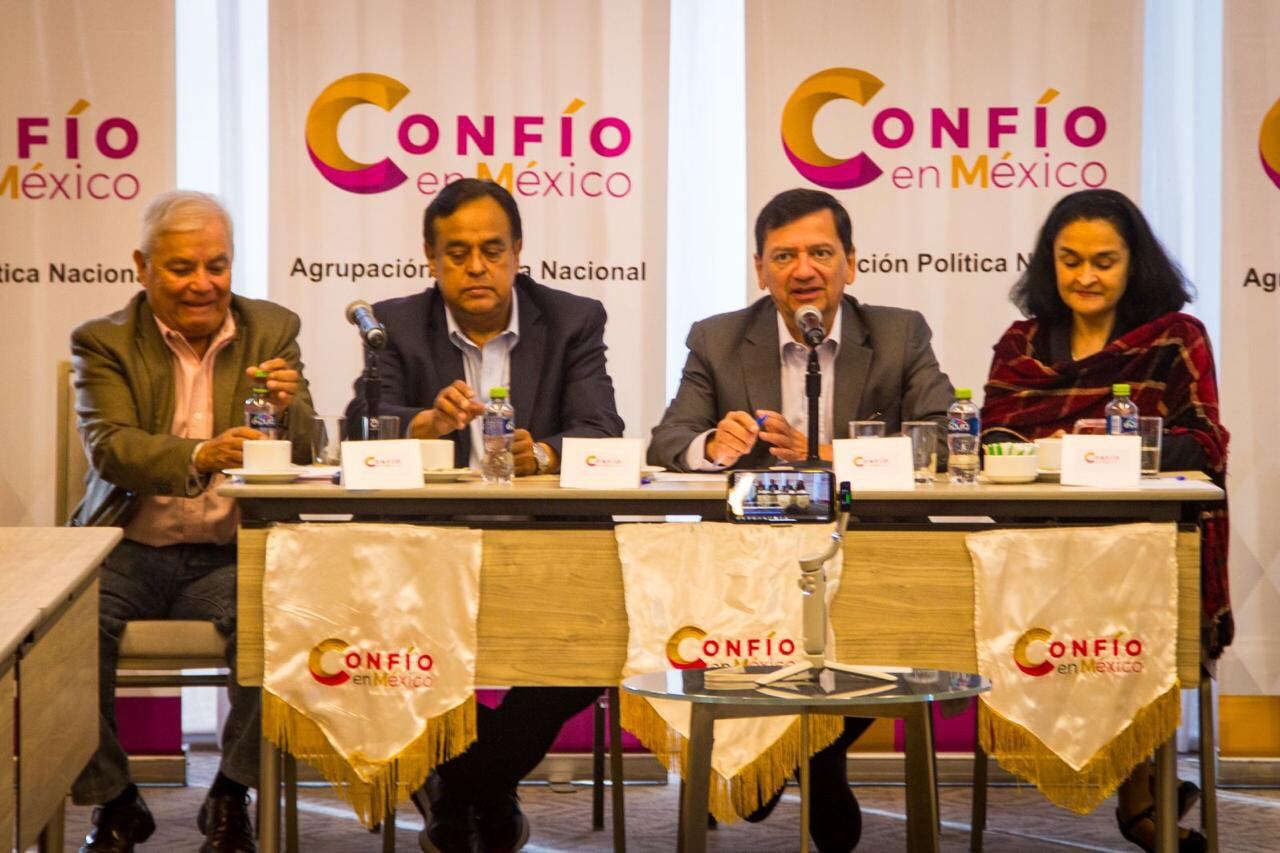 Conferencia de Federico Arreola, Confió en México: "Estudios serios o Diarrea de Encuestas Patito"