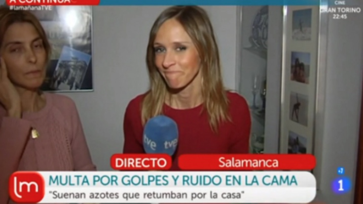 Mujer durante entrevista