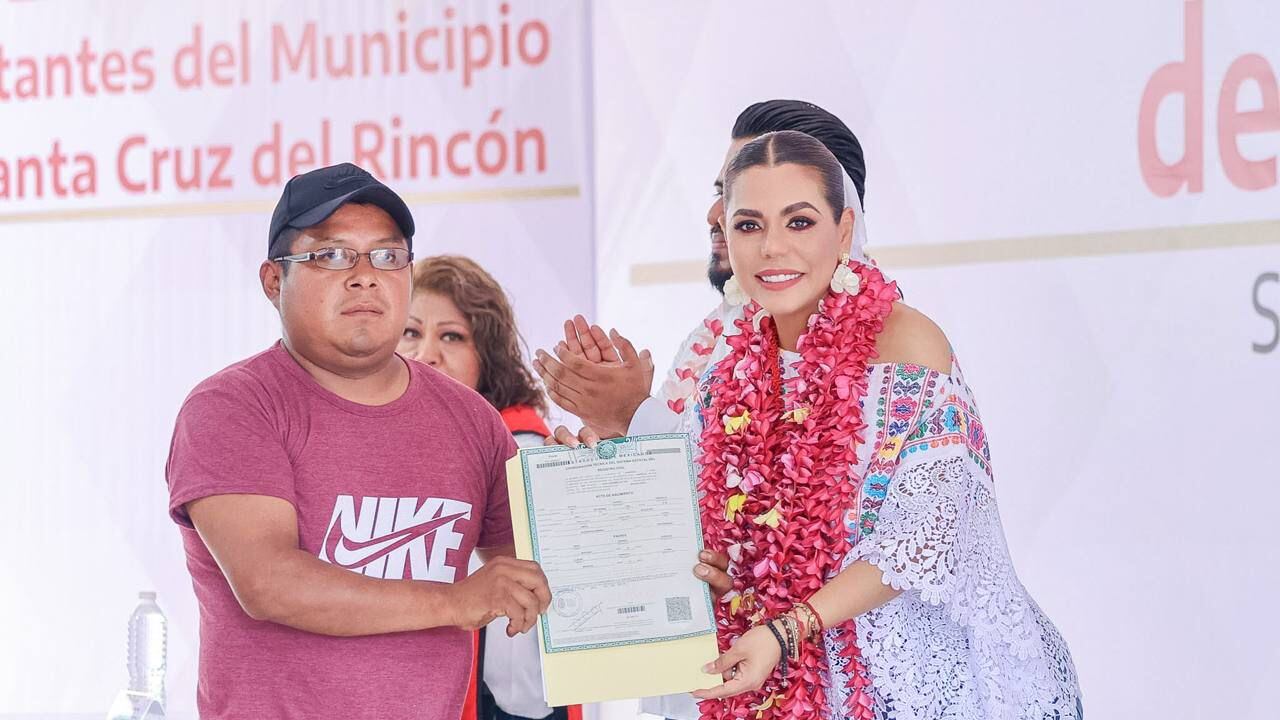 Evelyn Salgado Pineda destaca avances y bienestar en Santa Cruz del Rincón