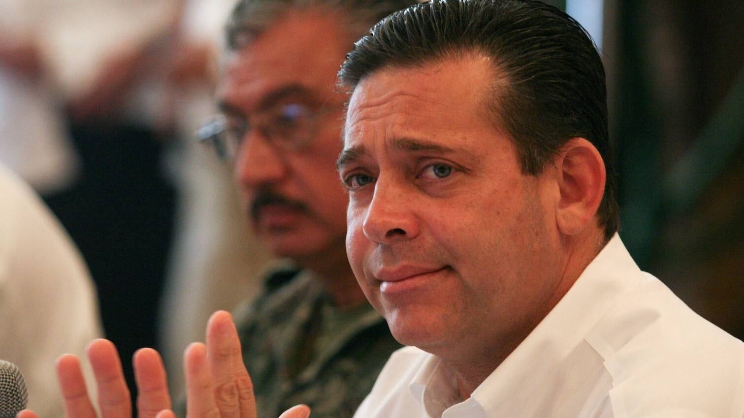 Eugenio Hernández Flores. Detenciones en su círculo cercano.