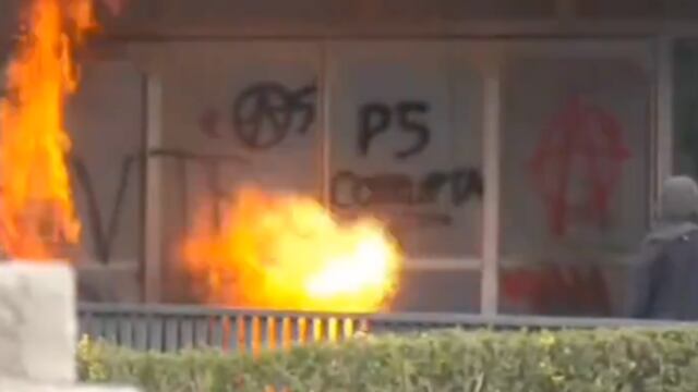 UNAM: Torre de Rectoría es prendida en fuego por encapuchados