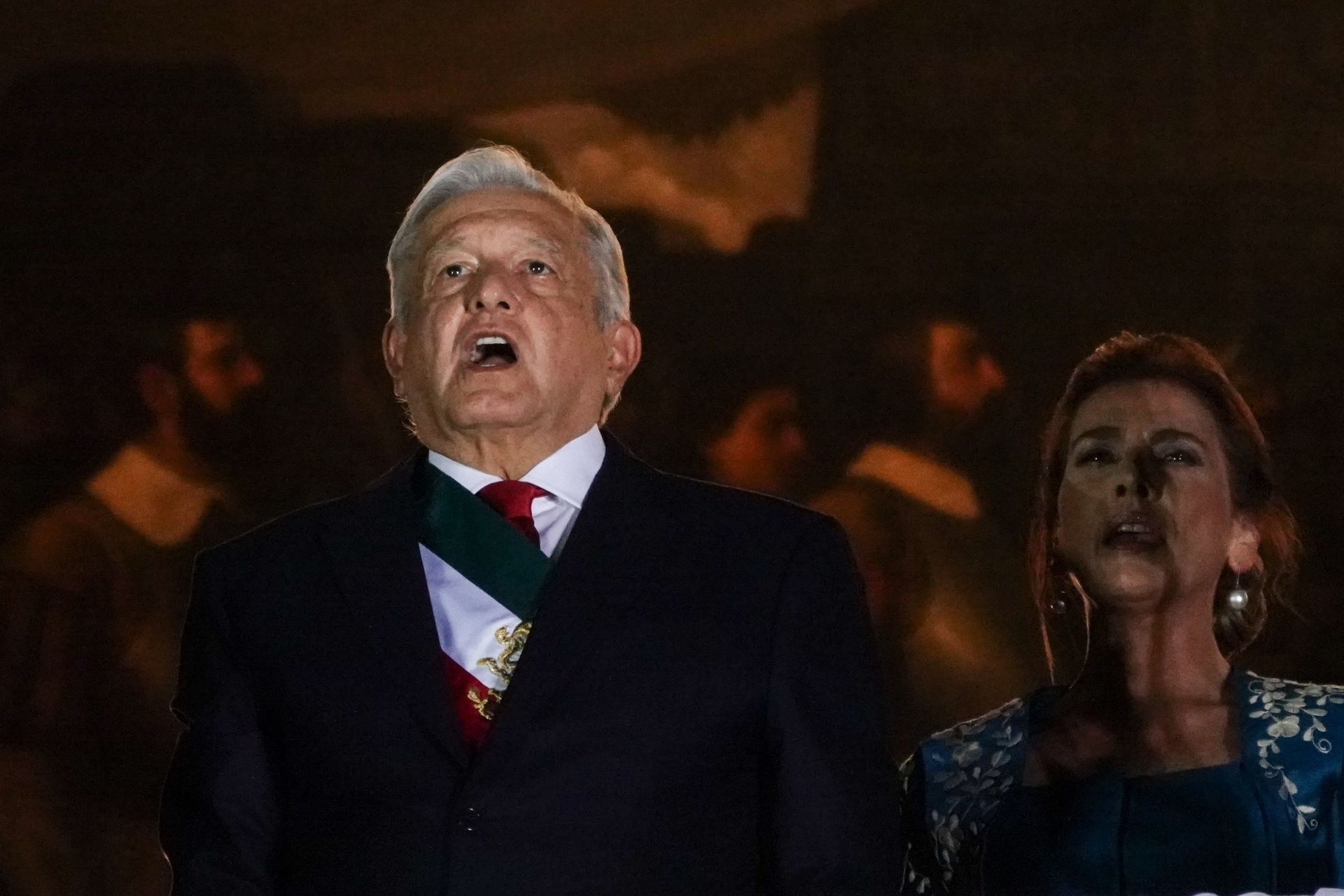 AMLO y Beatriz Gutiérrez durante el 211 Grito de Independencia
