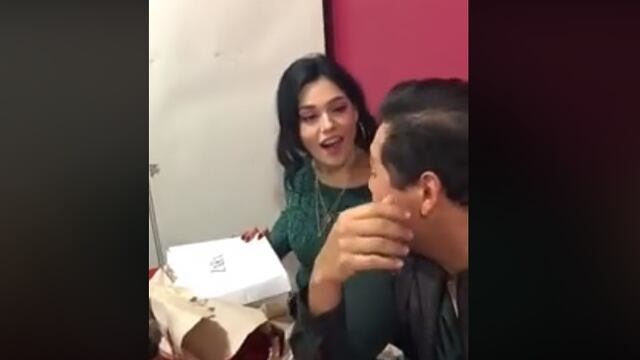 El momento en que le reclama a su novio por una marca.