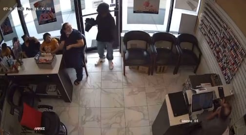 Video muestra intento de asalto que terminó con un ratero haciendo el ridículo