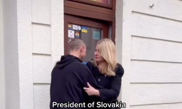 Presidenta de Eslovaquia consuela a dueño de bar