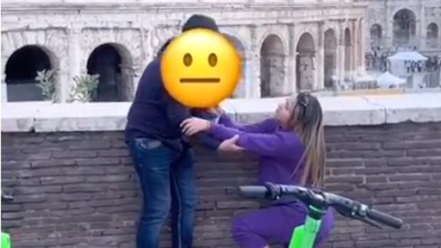 Le pide matrimonio a su novio en el Coliseo de Roma