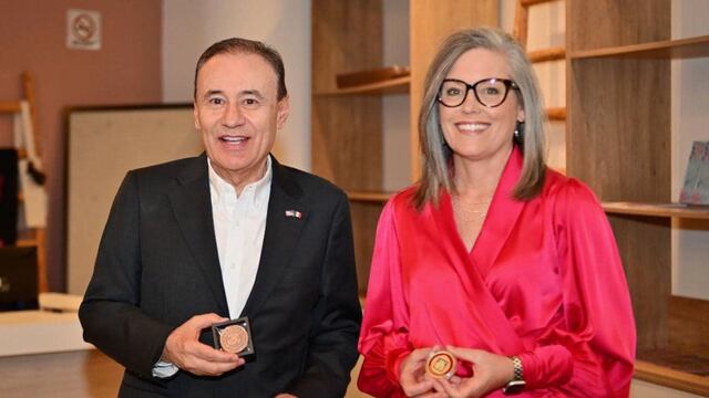 Alfonso Durazo y la gobernadora de Arizona, Katie Hobbs. Foto: Facebook