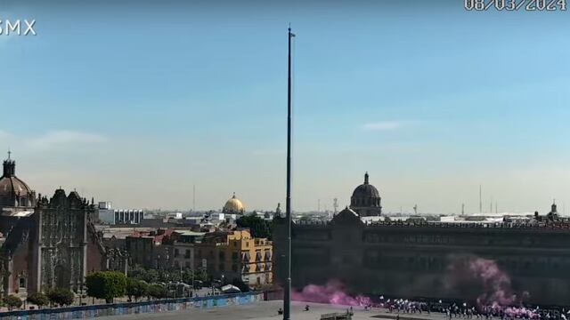 Bandera Nacional de México no es colocada en el Zócalo CDMX en Día Internacional de la Mujer