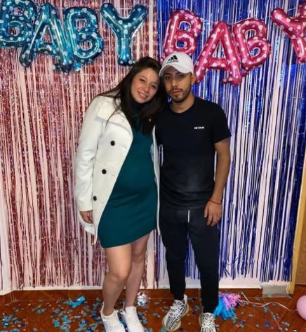 Yoyis García embarazada y su novio Alejandro Vela.