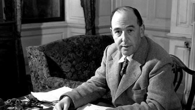 Clive Staples Lewis, renombrado escritor y erudito británico