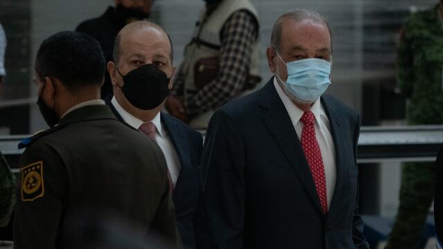 Carlos Slim, entre los empresarios que aplaudió el AIFA