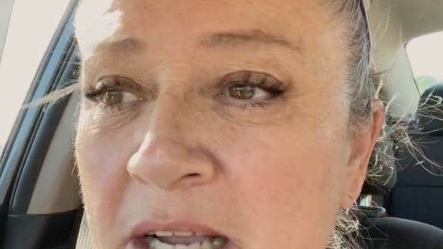 Conductora de Uber destapa a cliente infiel